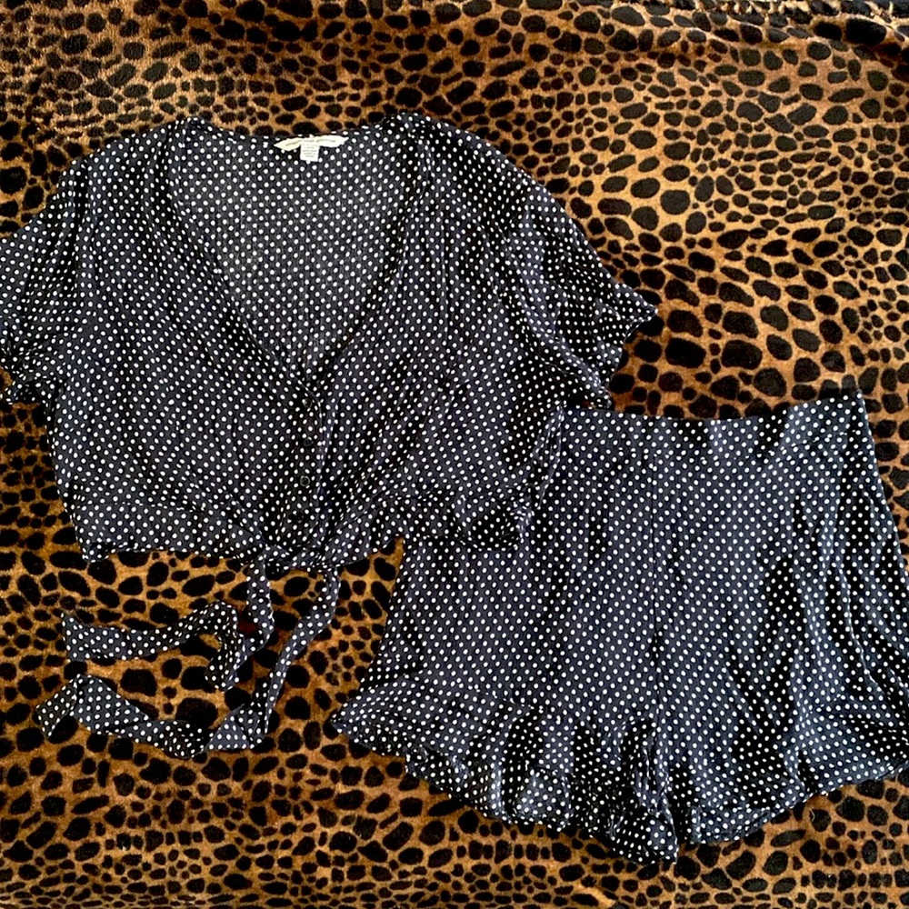 American Eagle Outfitters polka dot pinup 2 pc set tie top and shorts size Large